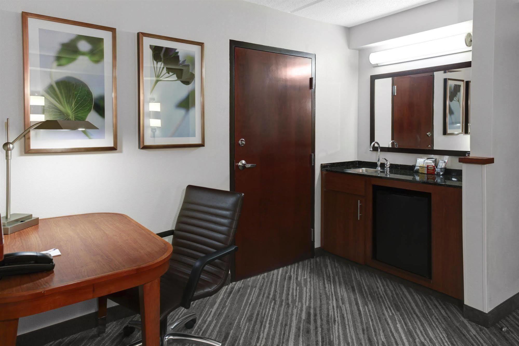 Hyatt Place Charlotte Airport Billy Graham Parkway Dış mekan fotoğraf